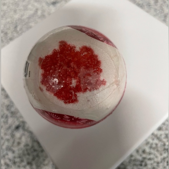 Bath & Body Works Japanese Cherry Blossom “Bath Fizzy” - Picture 4 of 10